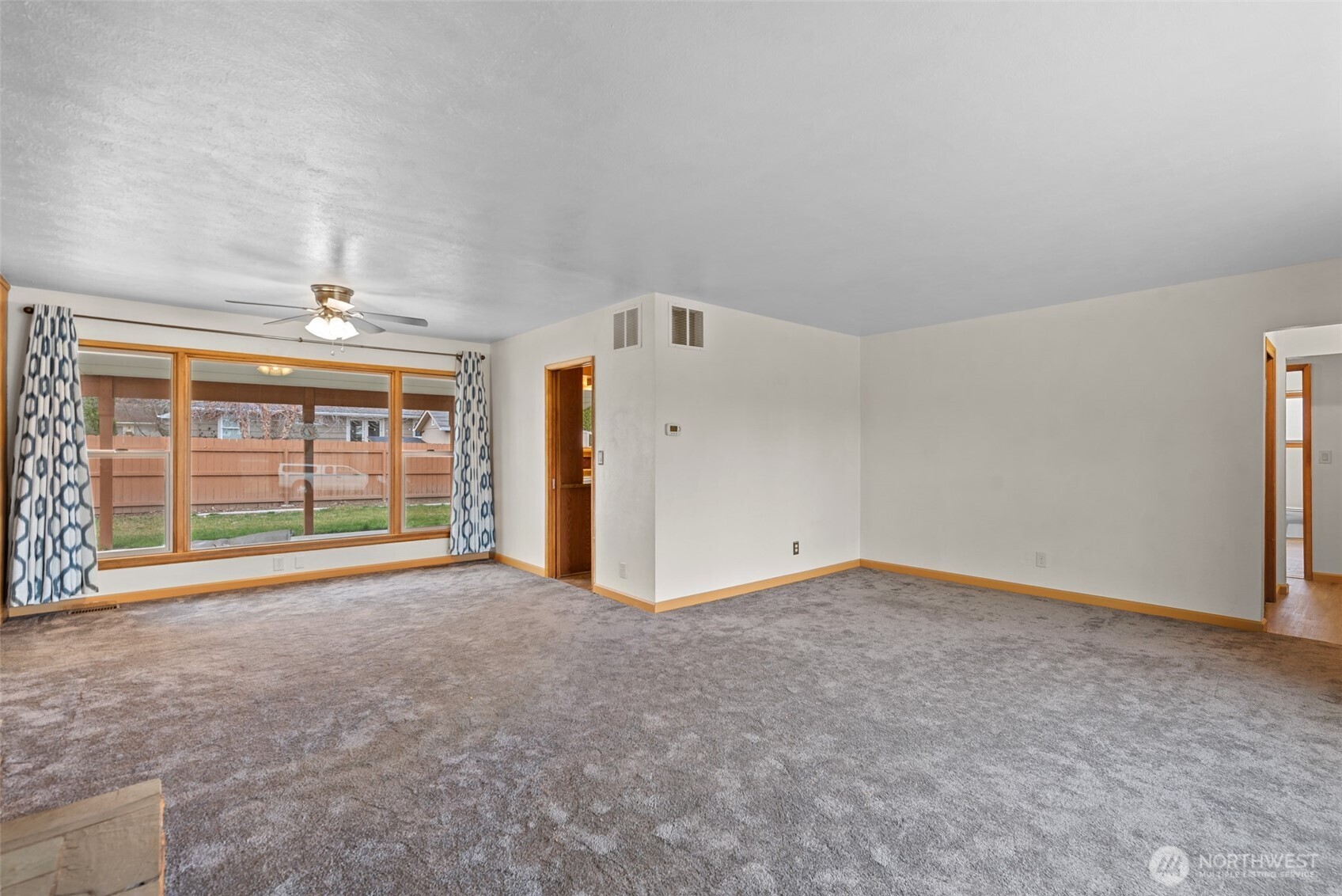 32 North Furney Street Wenatchee, WA 98801 - Photo 5 of 29