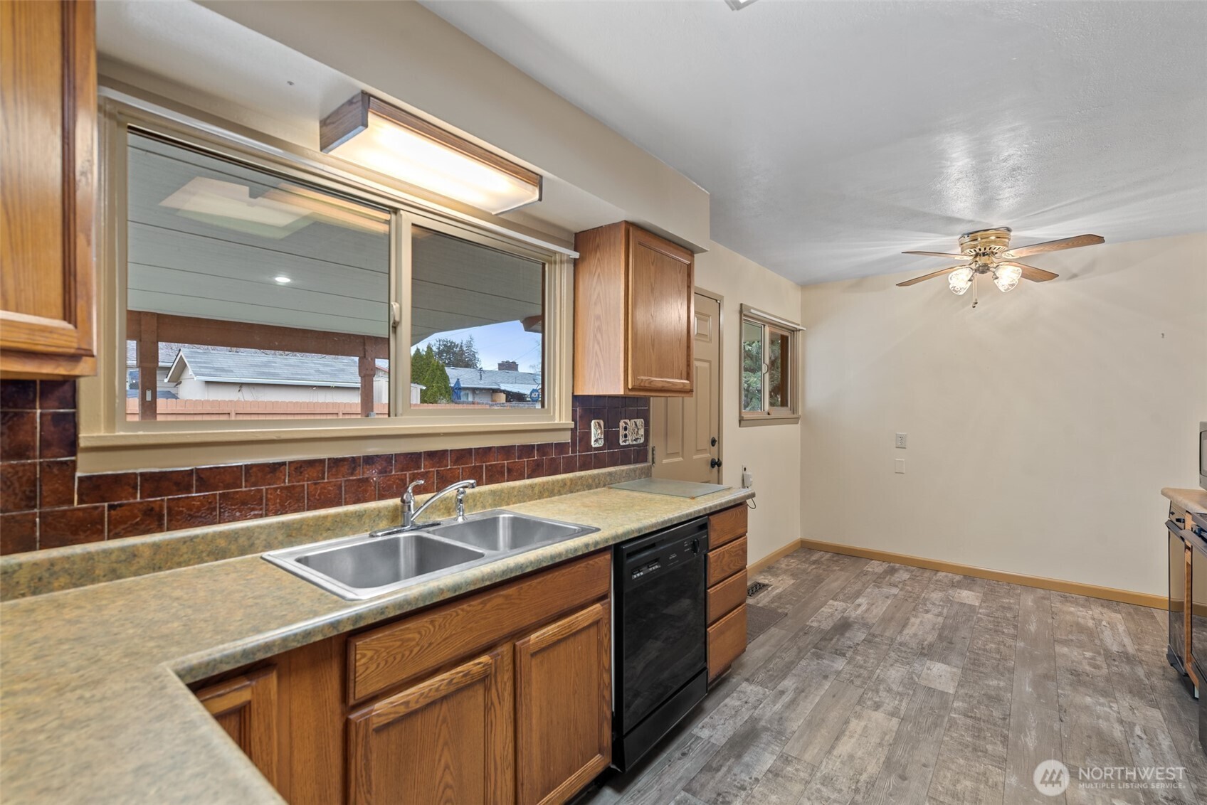 32 North Furney Street Wenatchee, WA 98801 - Photo 7 of 29