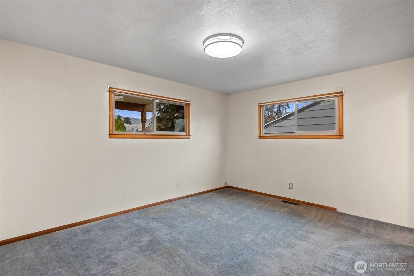 32 North Furney Street Wenatchee, WA 98801 - Photo 10 of 29