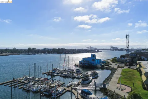 $330,000 | 5 Embarcadero West, Unit 126, Oakland, CA 94607