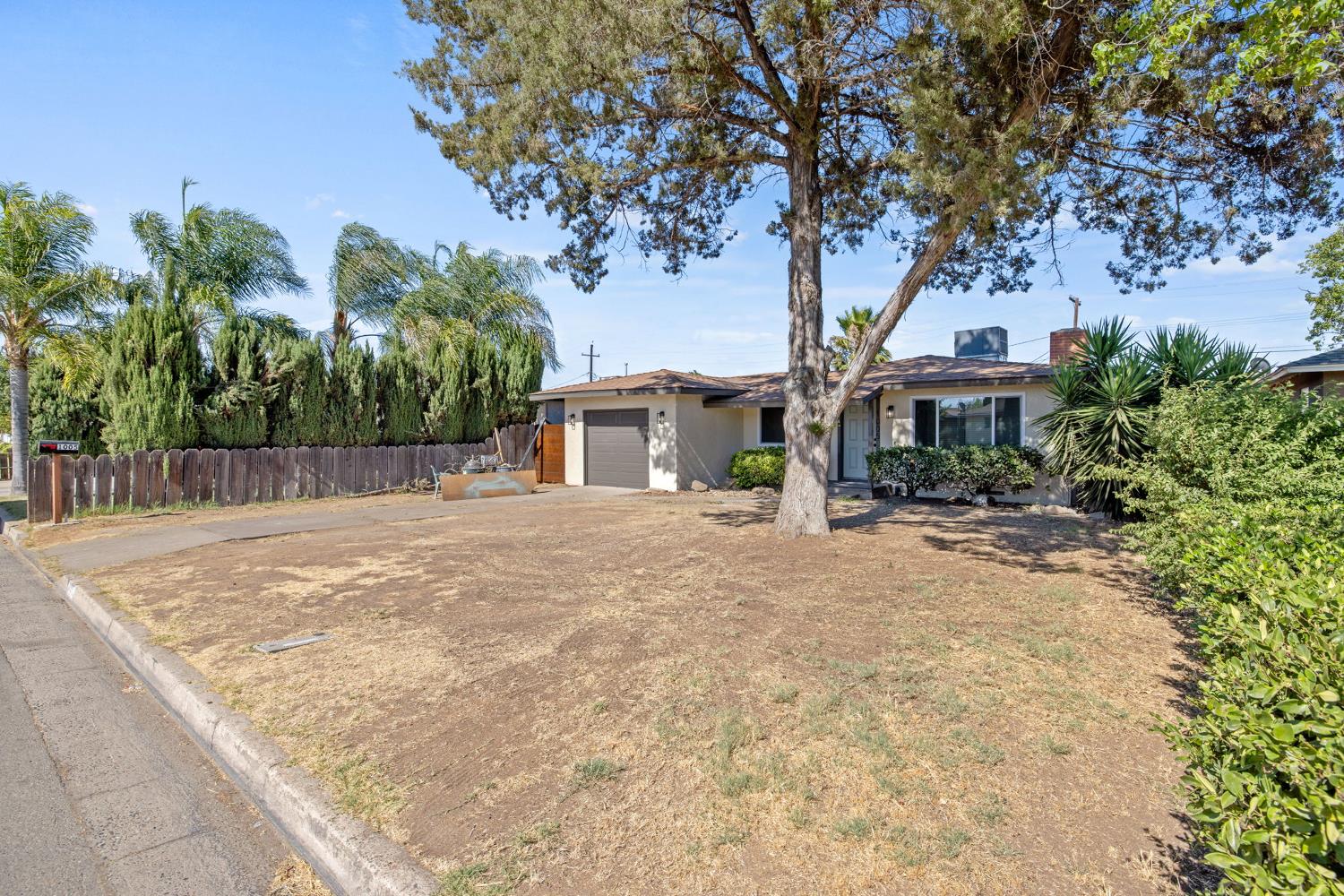 1005 Austin Street Madera, CA 93638 - Photo 2 of 28