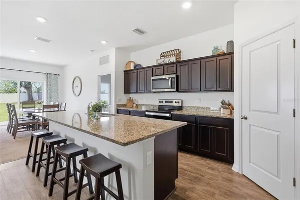 $419,900 | 814 Highgate Oaks Place, Seffner, FL 33584