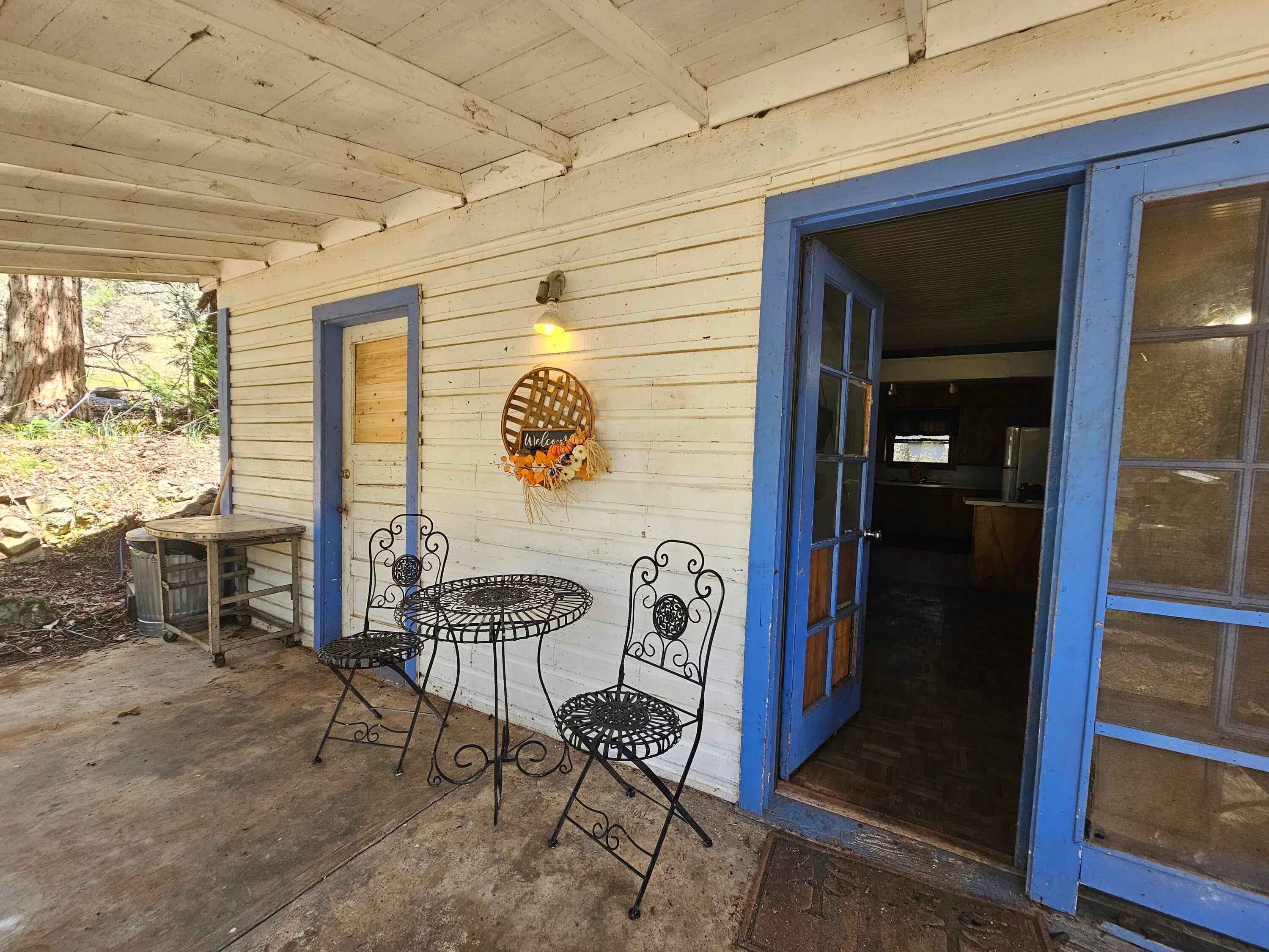 290 Star Gulch Road Jacksonville, OR 97530 - Photo 11 of 37 Porch Entry