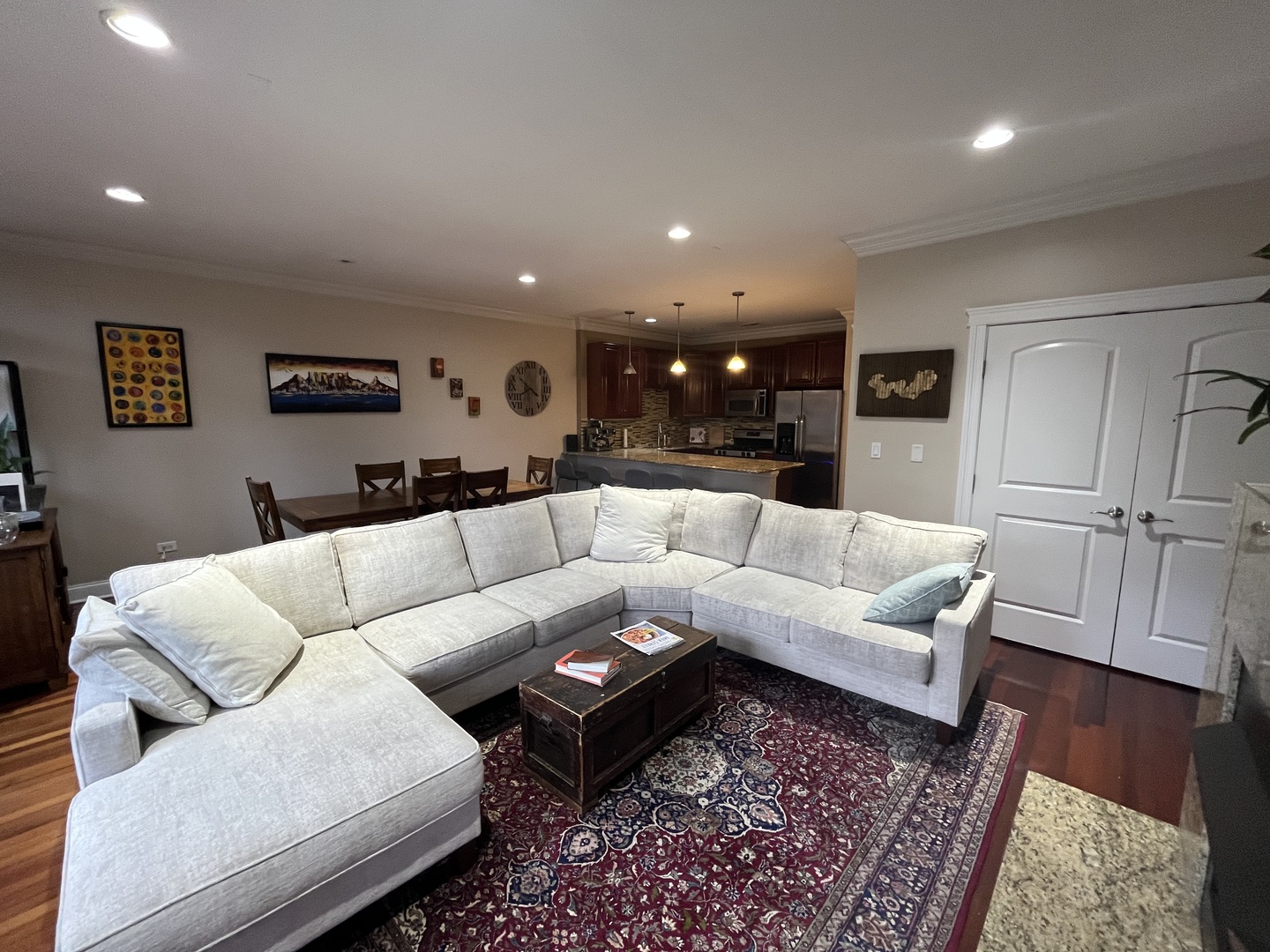 27 North Morgan Street, Unit 3 Chicago, IL 60607 - Photo 6 of 18 a living room with furniture and a rug