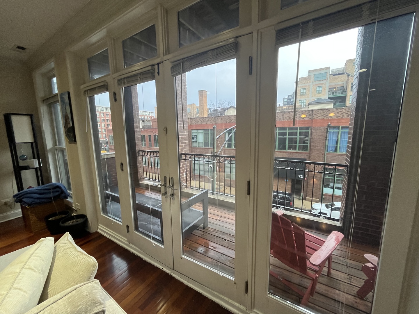 27 North Morgan Street, Unit 3 Chicago, IL 60607 - Photo 7 of 18 a living room with furniture