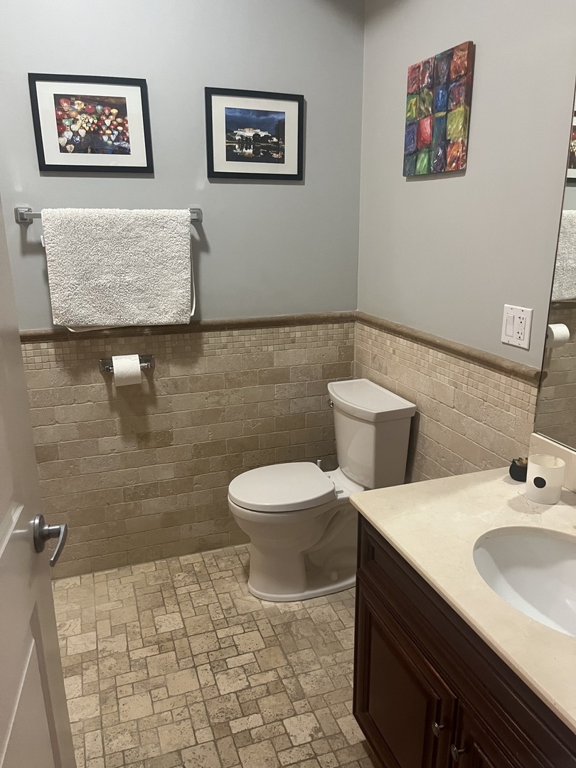 27 North Morgan Street, Unit 3 Chicago, IL 60607 - Photo 10 of 18 a bathroom with a toilet a sink and mirror