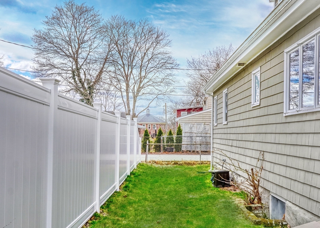 17 Forest Street Melrose, MA 02176 - Photo 31 of 35