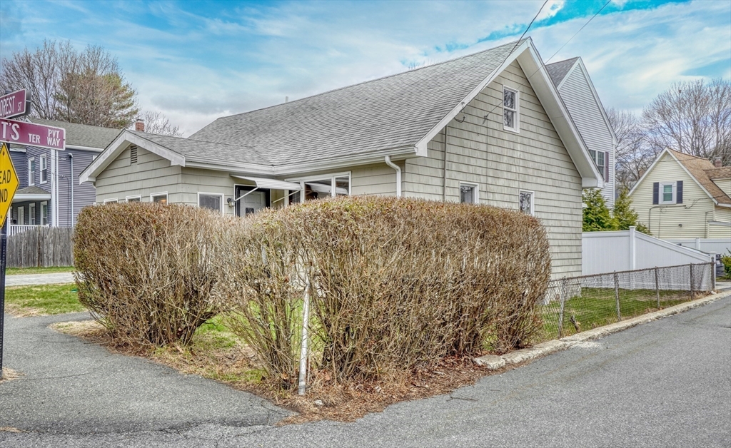 17 Forest Street Melrose, MA 02176 - Photo 32 of 35