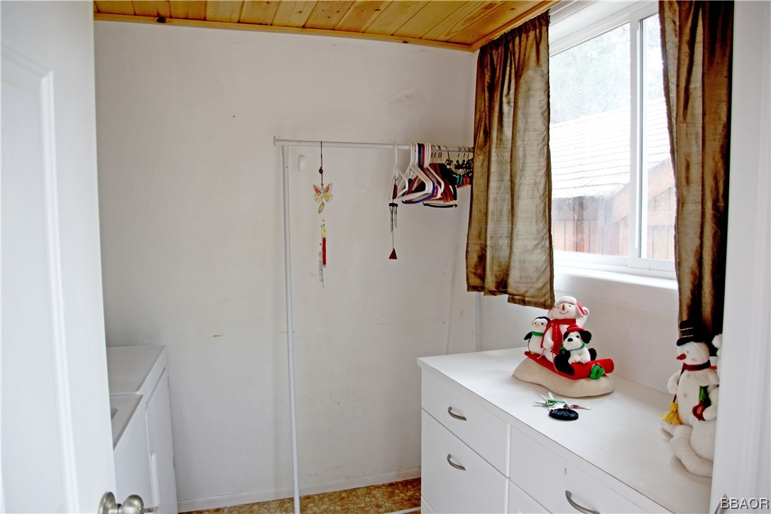 229 Pine Lane Sugarloaf, CA 92386 - Photo 19 of 24 a bathroom with a sink and a mirror