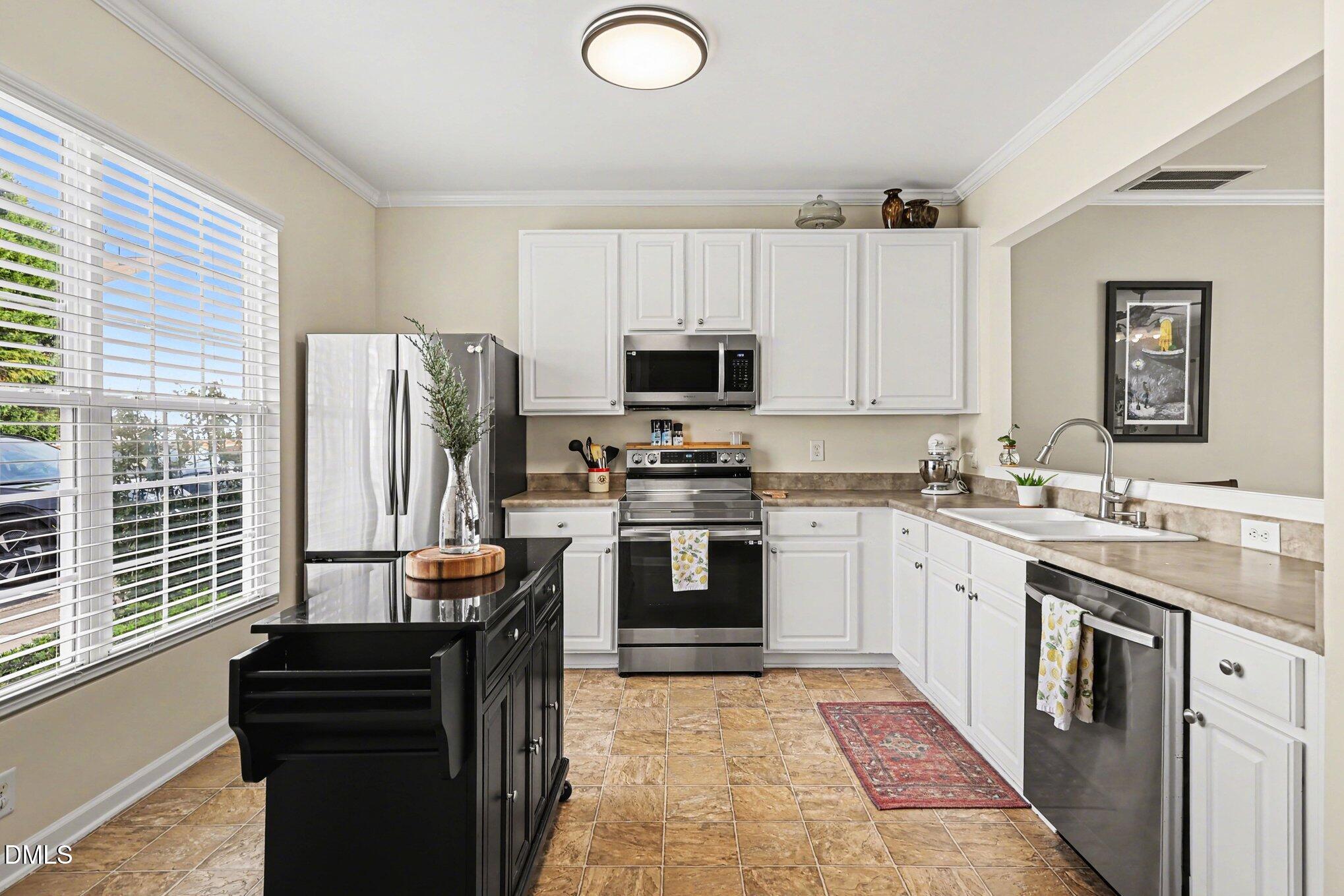 8211 Rhiannon Road Raleigh, NC 27613 - Photo 5 of 25 Kitchen