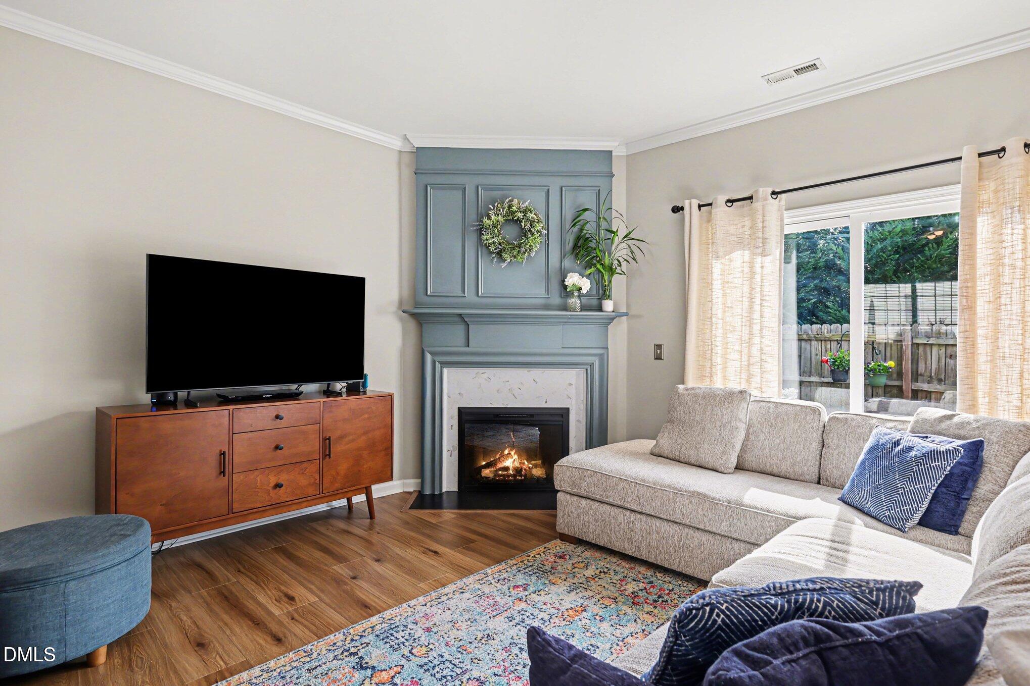 8211 Rhiannon Road Raleigh, NC 27613 - Photo 8 of 25 Living Room