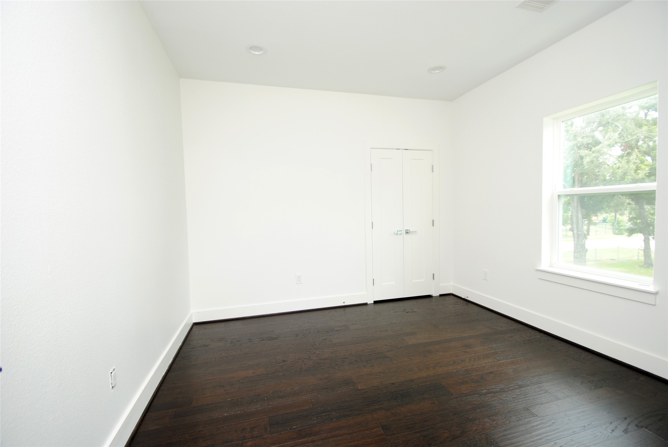 7707 Jacquelyn Oaks Road Houston, TX 77055 - Photo 26 of 34 Another perspective of second bedroom