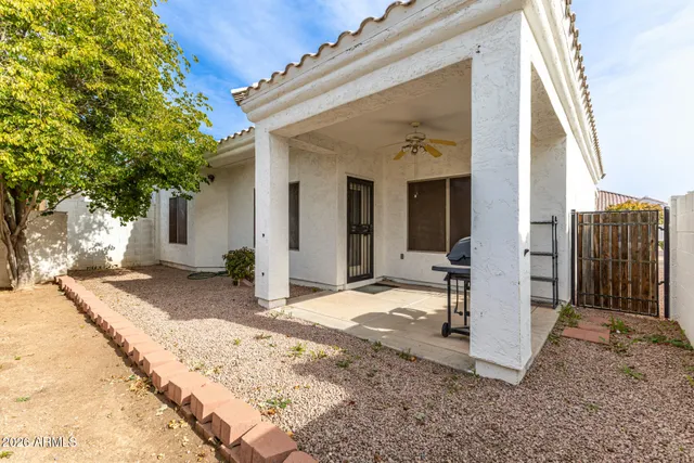 a view of a entrance gate of the house
