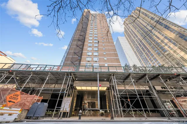$1,750,000 | 301 West 53rd Street, Unit 9K | Hell's Kitchen