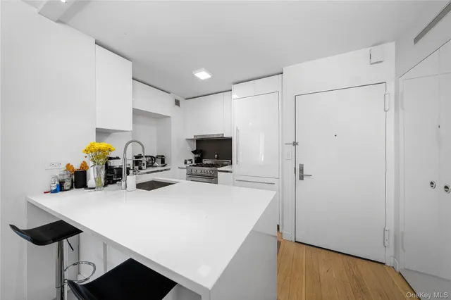 $1,750,000 | 301 West 53rd Street, Unit 9K | Hell's Kitchen