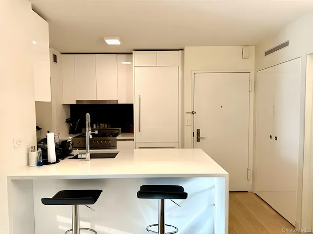 $1,750,000 | 301 West 53rd Street, Unit 9K | Hell's Kitchen