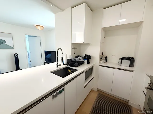 $1,750,000 | 301 West 53rd Street, Unit 9K | Hell's Kitchen