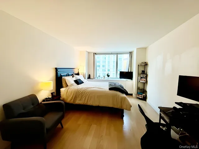 $1,750,000 | 301 West 53rd Street, Unit 9K | Hell's Kitchen