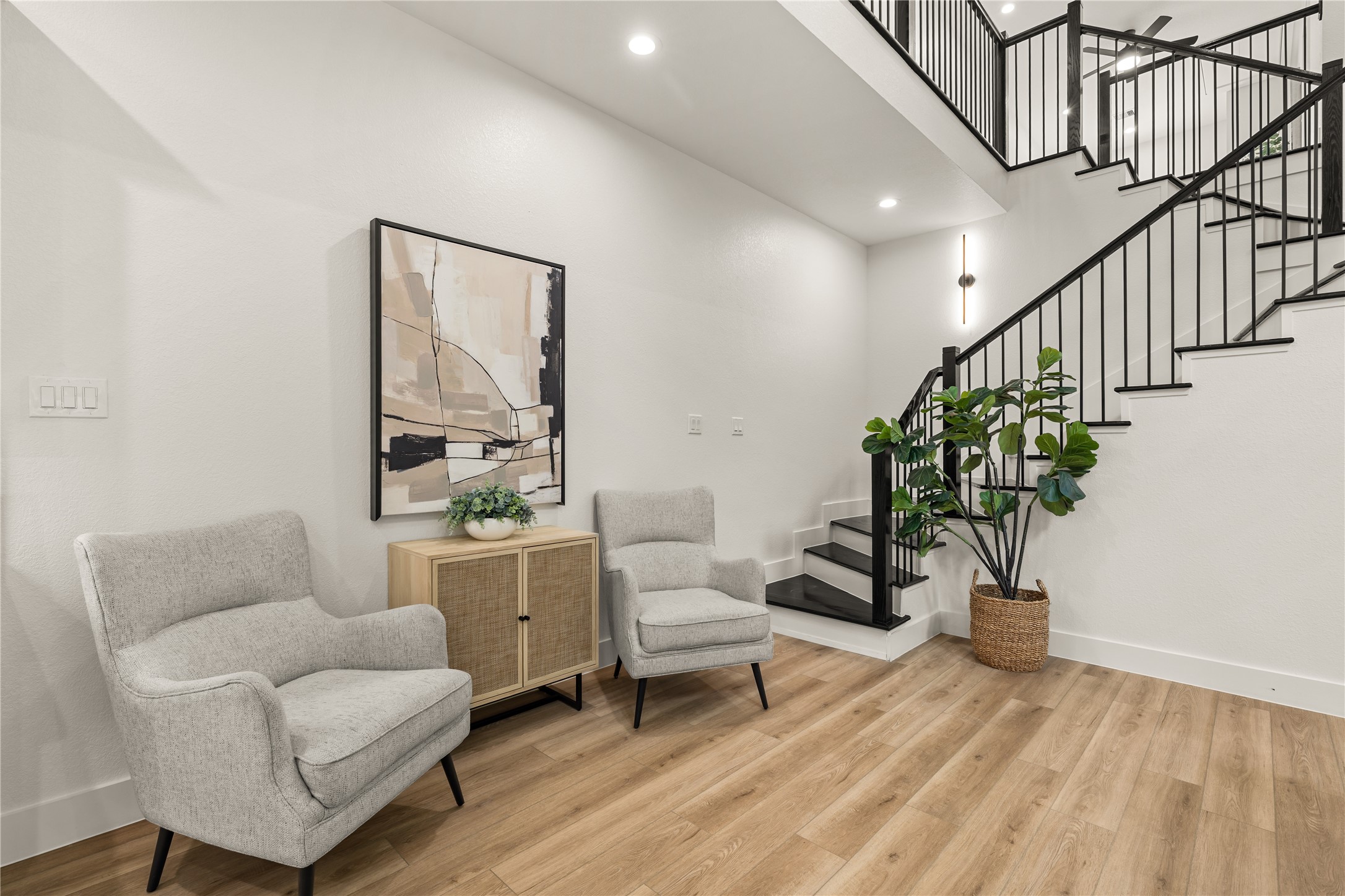 3539 Mainer Street, Unit B Houston, TX 77021 - Photo 11 of 29 A sitting nook by the staircase — clean architectural lines and room to breathe