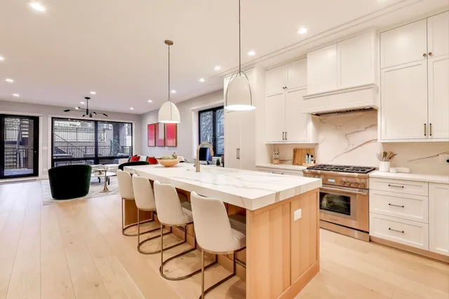 $1,200,000 | 1644 West Diversey Parkway, Unit 1, Chicago, IL 60614