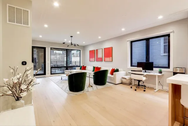 $1,200,000 | 1644 West Diversey Parkway, Unit 1, Chicago, IL 60614