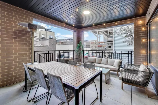 $1,200,000 | 1644 West Diversey Parkway, Unit 1, Chicago, IL 60614