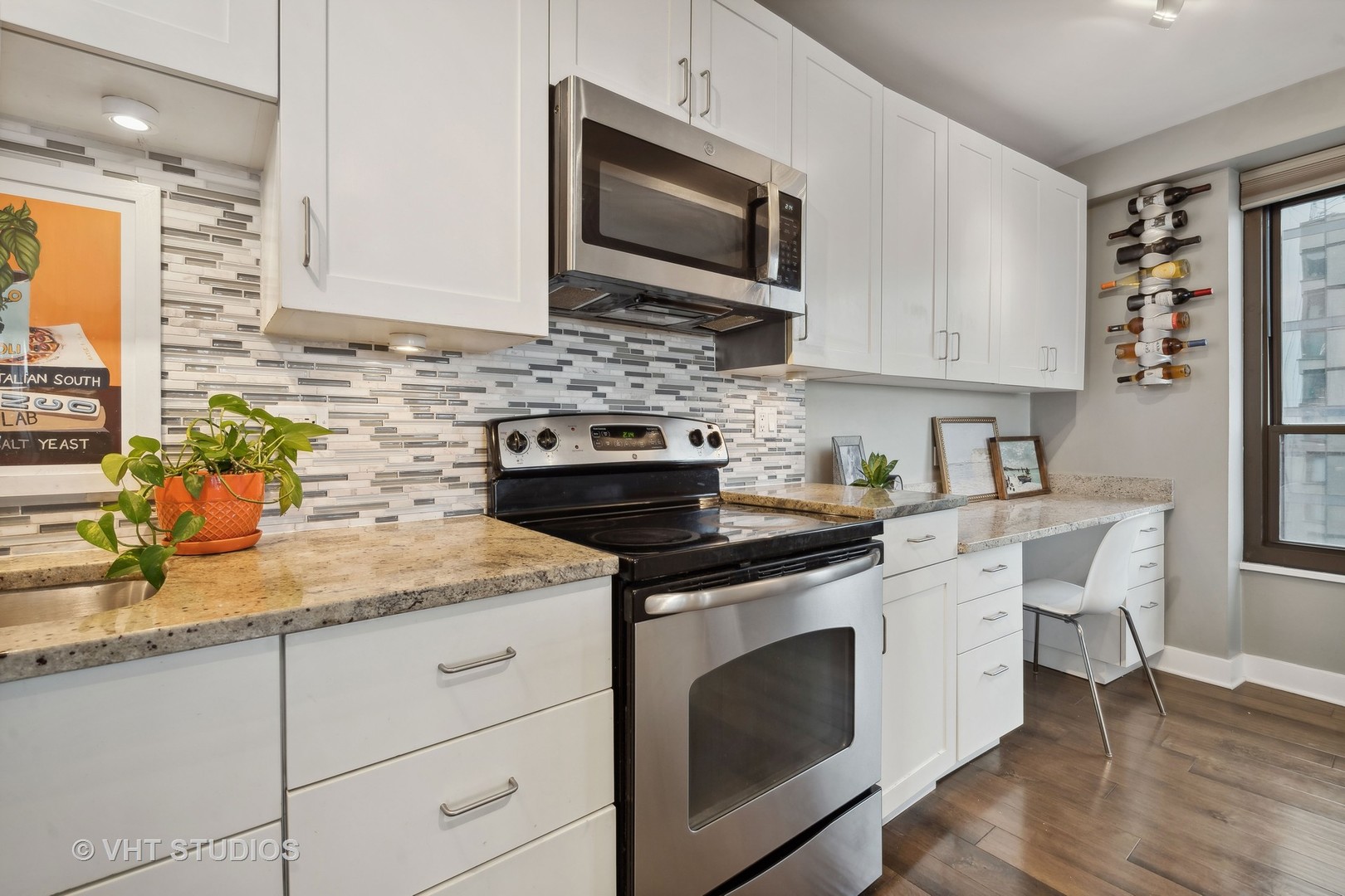 2930 North Sheridan Road, Unit 1807 Chicago, IL 60657 - Photo 11 of 22