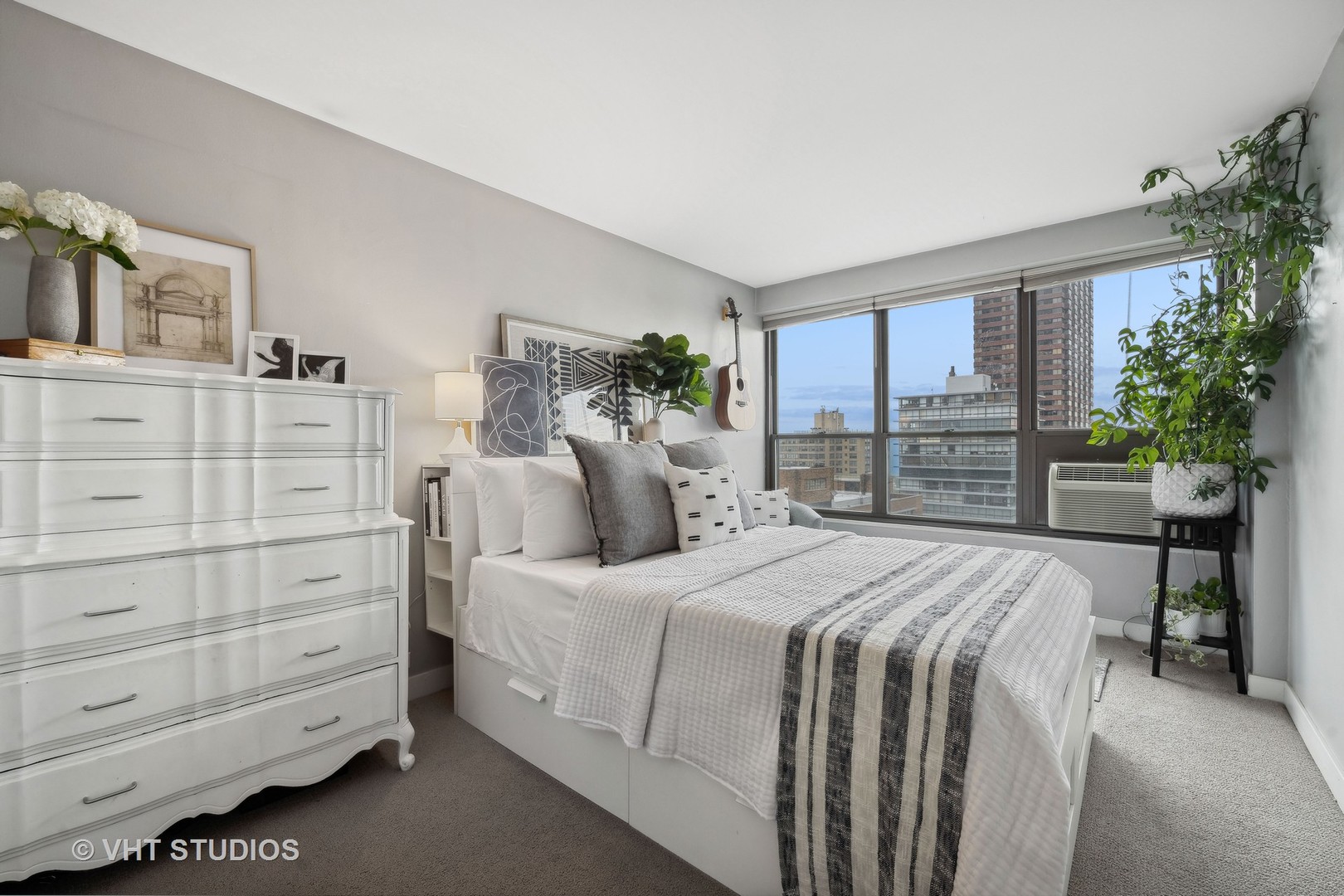 2930 North Sheridan Road, Unit 1807 Chicago, IL 60657 - Photo 15 of 22