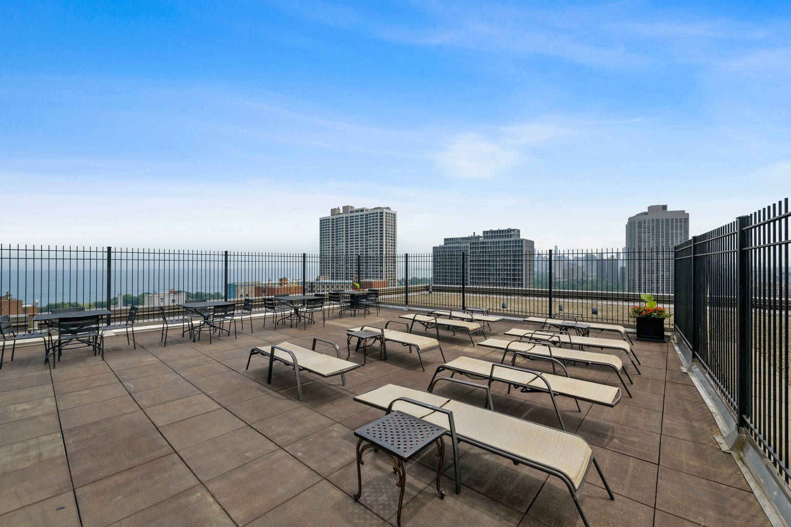 2930 North Sheridan Road, Unit 1807 Chicago, IL 60657 - Photo 21 of 22