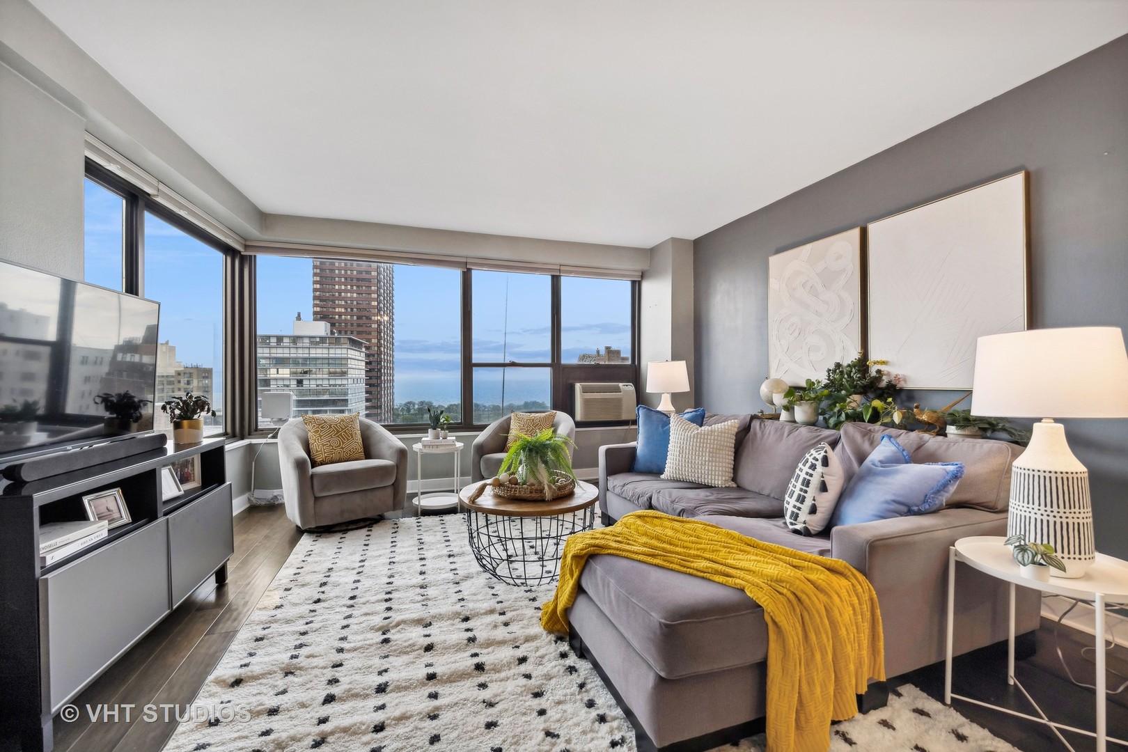 2930 North Sheridan Road, Unit 1807 Chicago, IL 60657 - Photo 3 of 22