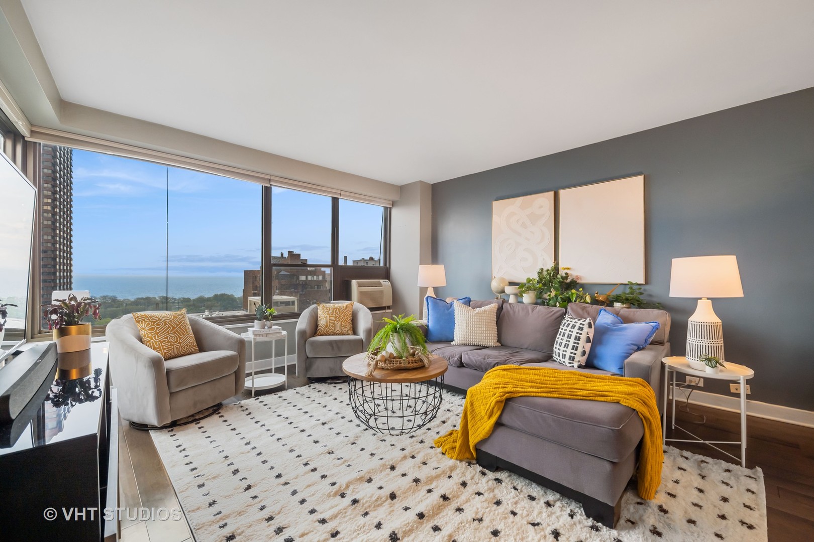 2930 North Sheridan Road, Unit 1807 Chicago, IL 60657 - Photo 4 of 22