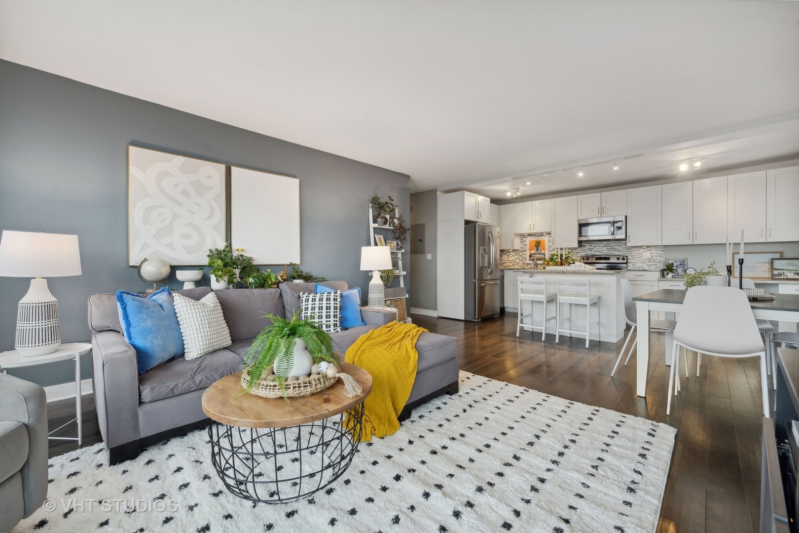 2930 North Sheridan Road, Unit 1807 Chicago, IL 60657 - Photo 5 of 22