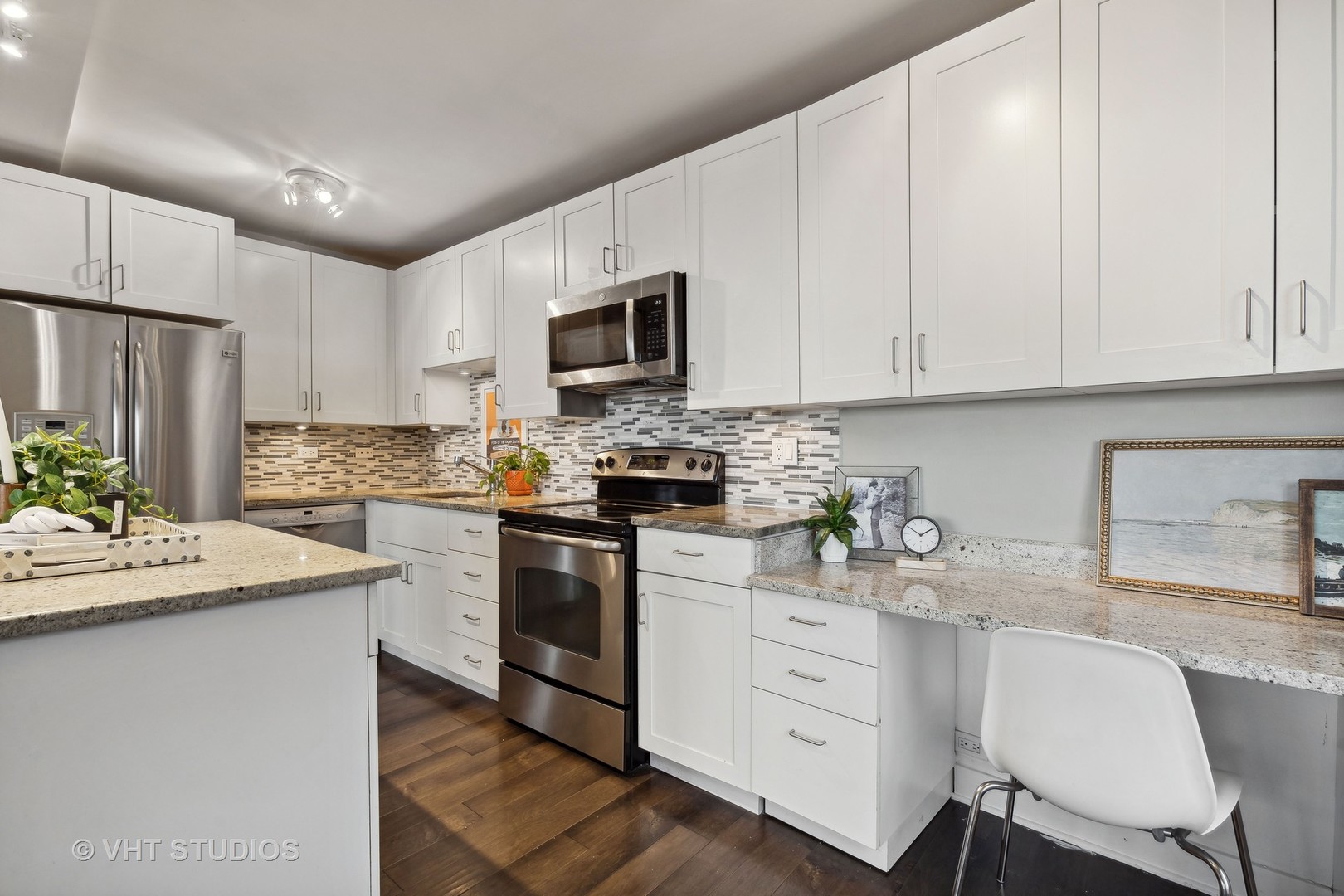 2930 North Sheridan Road, Unit 1807 Chicago, IL 60657 - Photo 10 of 22