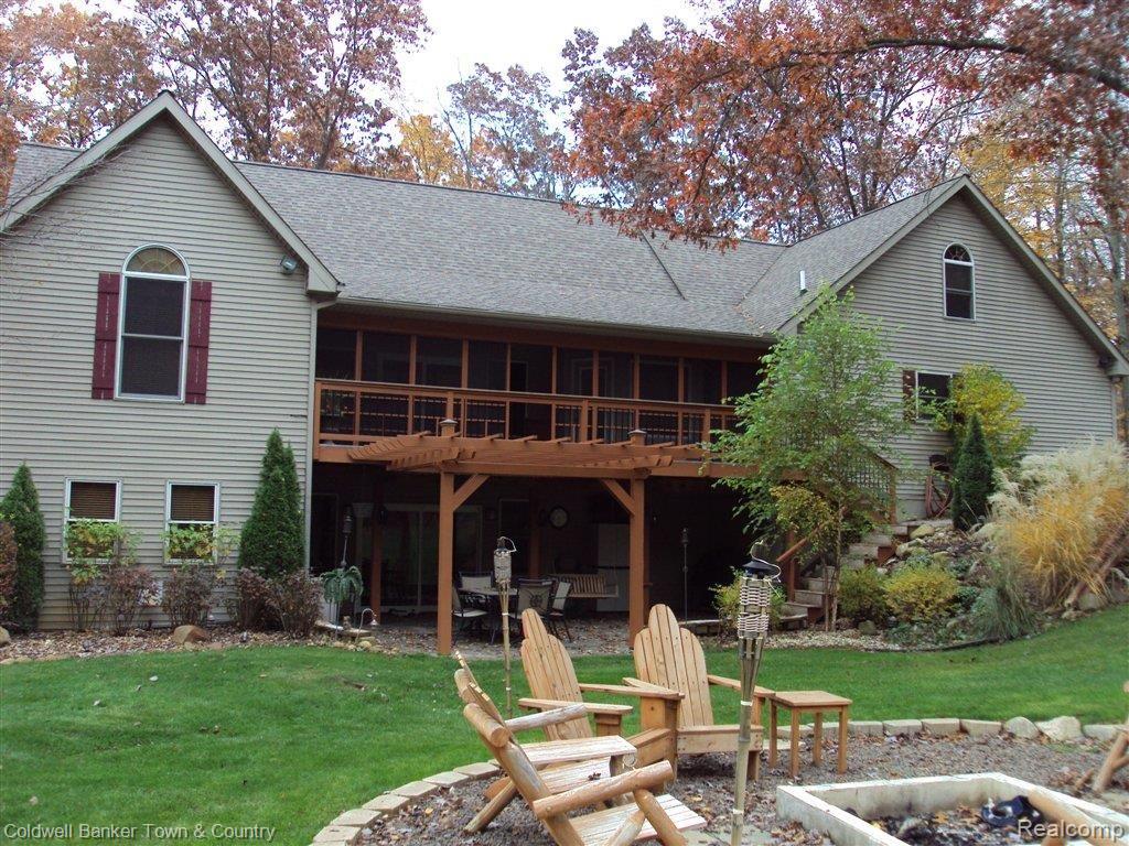 4556 Richardson Road Howell, MI 48843 - Photo 11 of 25 Back View