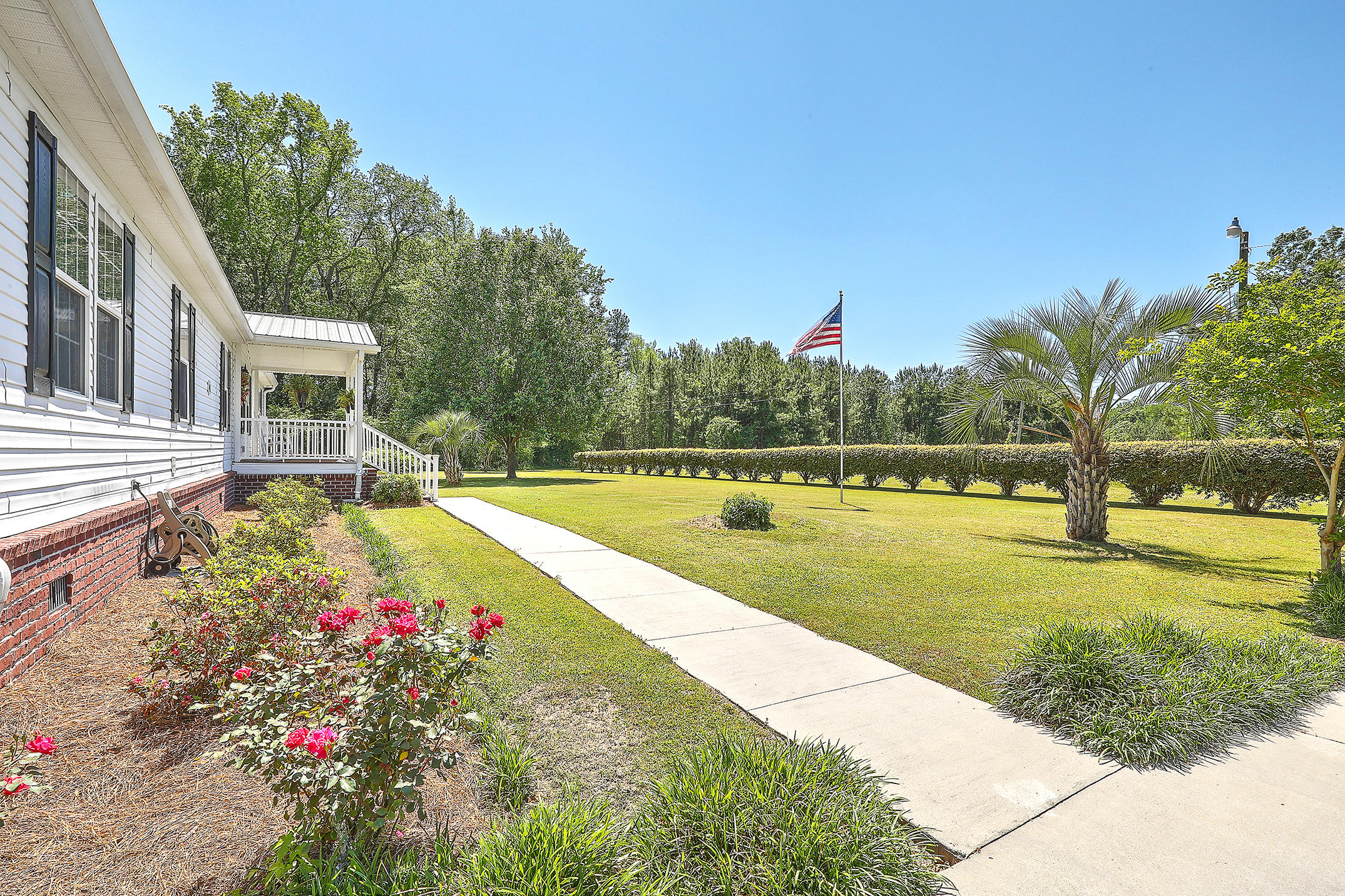 525 Mulberry Road St. George, SC 29477 - Photo 2 of 31 1R3A8272_3_4_5_6_7_8
