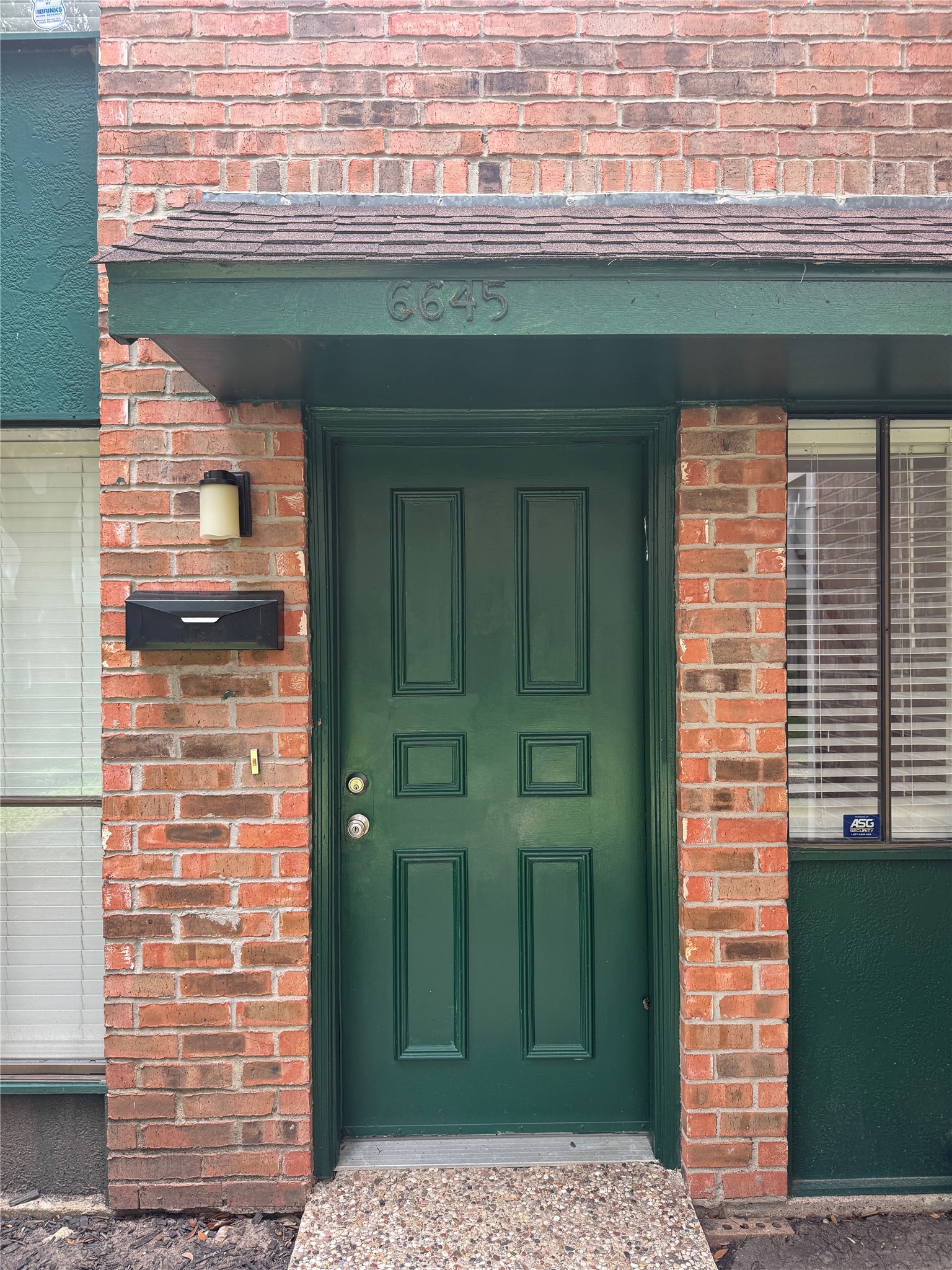 6645 Wanda Lane Houston, TX 77074 - Photo 1 of 27 Welcome home to this lovely clean 1 bedroom home with great updates