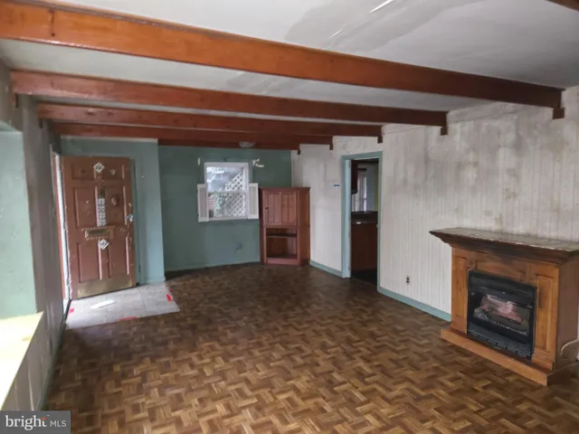 a view of empty room with front door