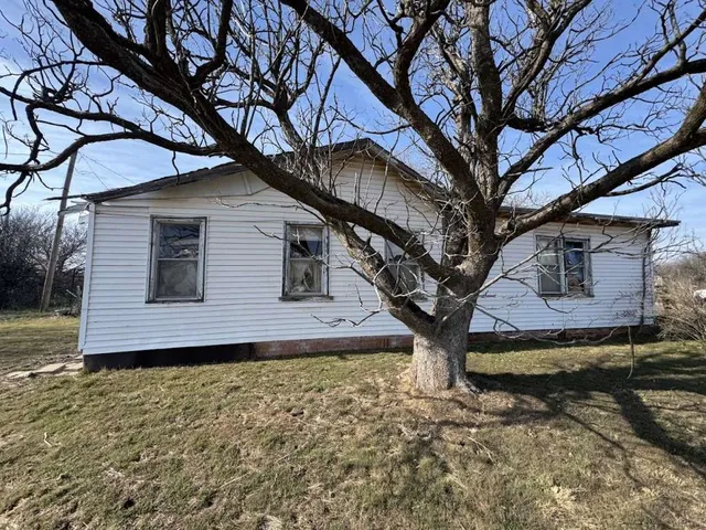 $17,099 | 510 East Franklin Avenue, Electra, TX 76360