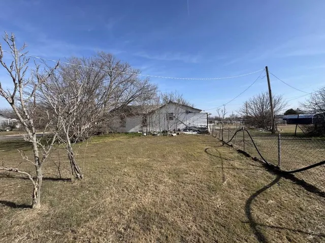 $17,099 | 510 East Franklin Avenue, Electra, TX 76360