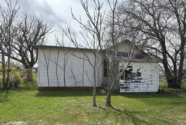 $17,099 | 510 East Franklin Avenue, Electra, TX 76360