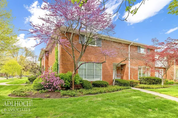 $2,300 | 17209 East Jefferson Avenue, Grosse Pointe, MI 48230