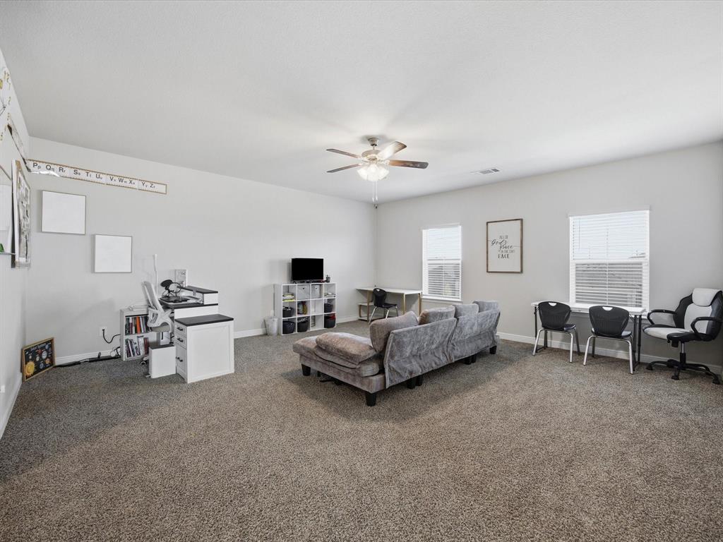 186 Dogwood Avenue Rhome, TX 76078 - Photo 14 of 38