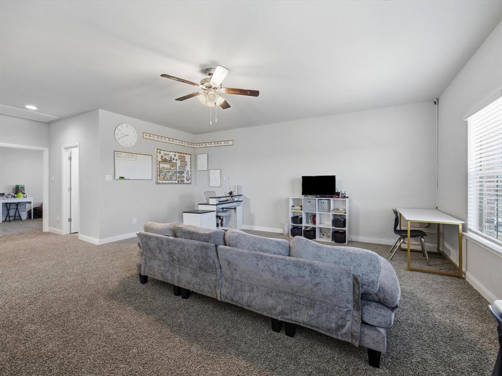 186 Dogwood Avenue Rhome, TX 76078 - Photo 17 of 38 Upstairs living area