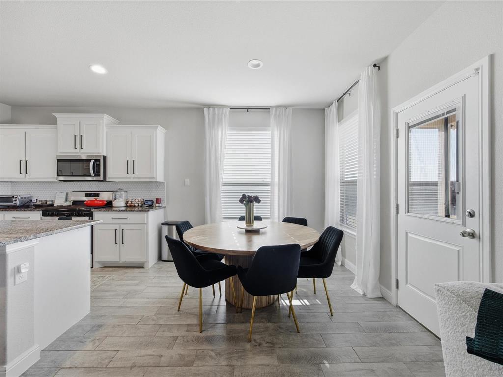 186 Dogwood Avenue Rhome, TX 76078 - Photo 5 of 38