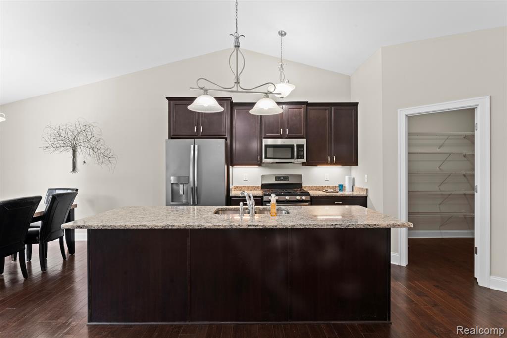 457 Hosta Howell, MI 48843 - Photo 8 of 34 Gallery Image 8