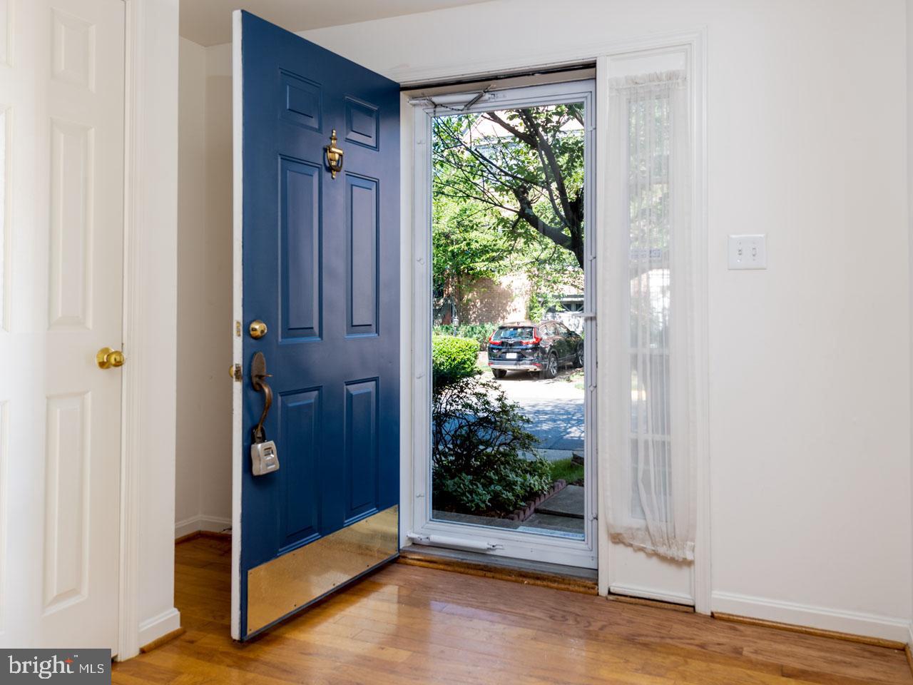 6513 Major Street Alexandria, VA 22312 - Photo 2 of 31 Foyer