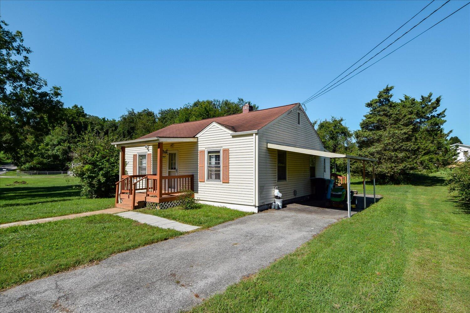 2802 Cannaday Road Northeast Roanoke, VA 24012 - Photo 14 of 18 13-2802 Cannaday-13