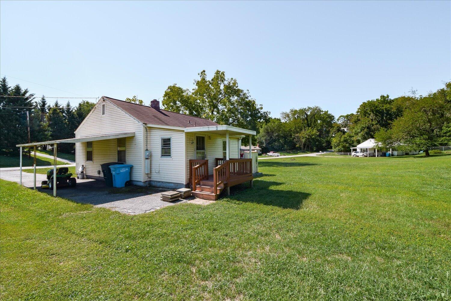 2802 Cannaday Road Northeast Roanoke, VA 24012 - Photo 18 of 18 17-2802 Cannaday-17