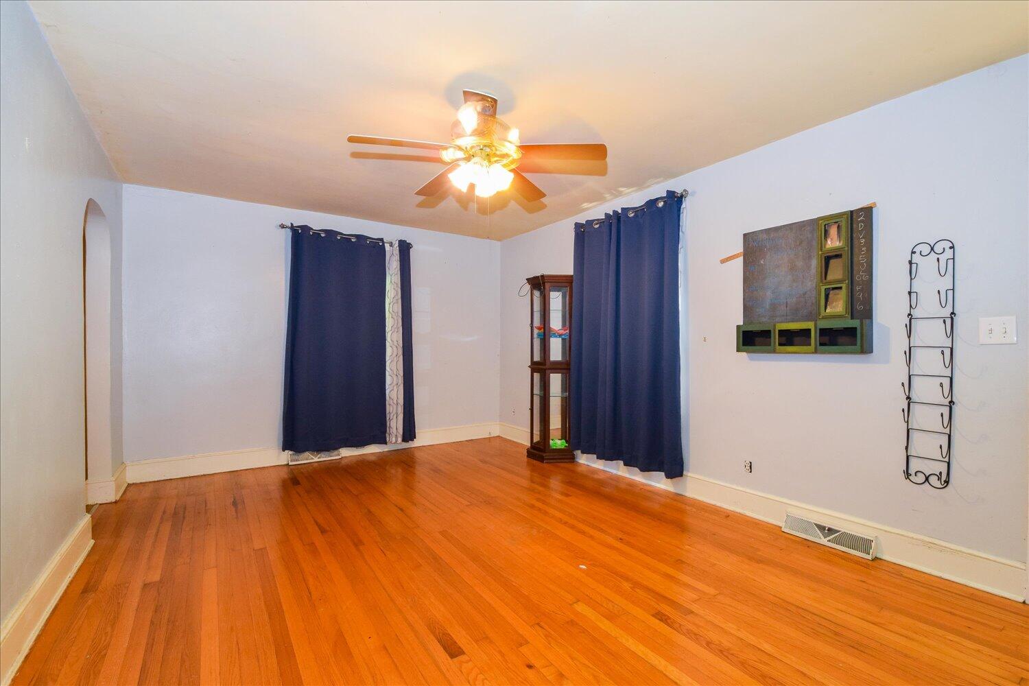 2802 Cannaday Road Northeast Roanoke, VA 24012 - Photo 4 of 18 03-2802 Cannaday-3