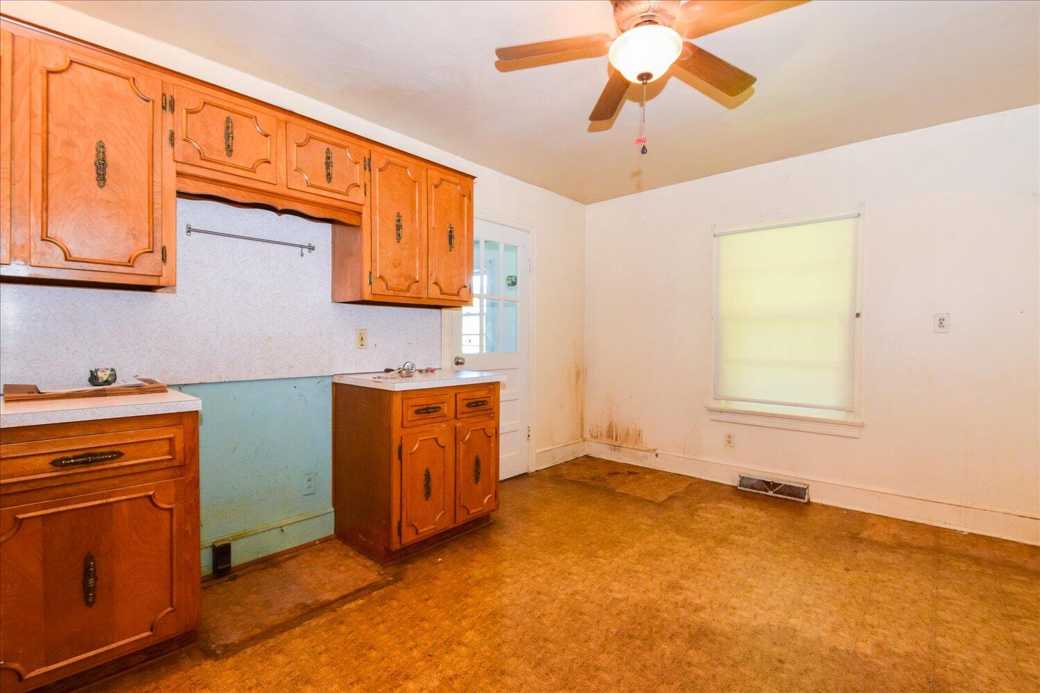 2802 Cannaday Road Northeast Roanoke, VA 24012 - Photo 5 of 18 04-2802 Cannaday-4